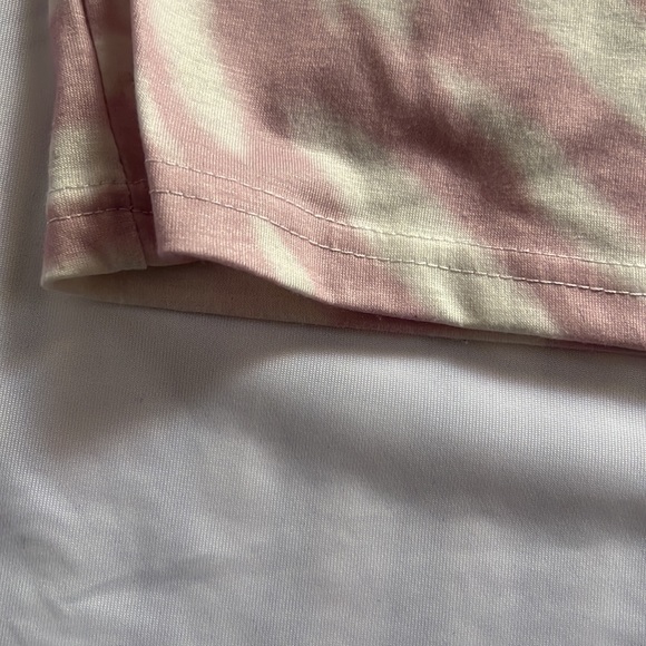 SHEIN cropped pink and white tie dye - Picture 4 of 4
